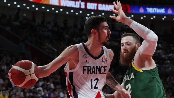 Μπάσκετ: Χάλκινη η Γαλλία στο παγκόσμιο κύπελλο με τρομερή ανατροπή από το -15
