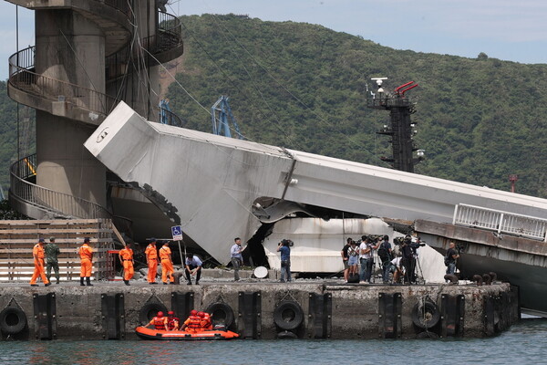 Ταϊβάν: Η τρομακτική στιγμή της κατάρρευσης της γέφυρας κατεγράφη σε βίντεο