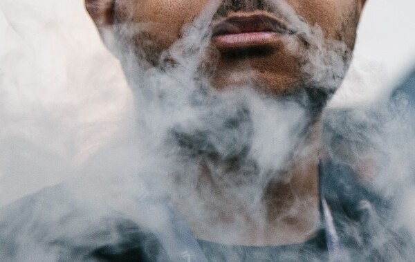 Η Ινδία μόλις απαγόρευσε εντελώς το ηλεκτρονικό τσιγάρο