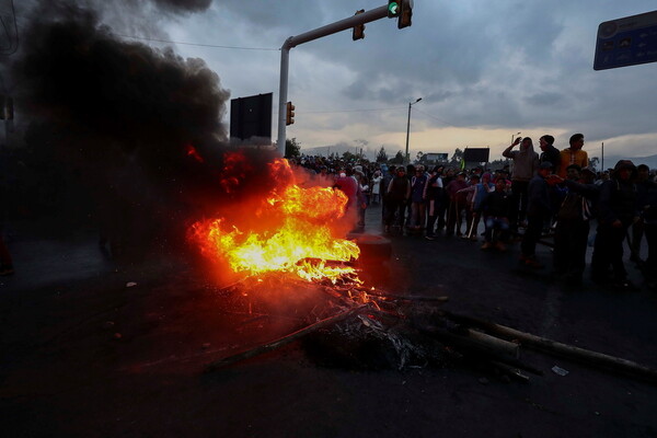 Σκηνές χάους στον Ισημερινό, πέμπτη μέρα των μαζικών αντικυβερνητικών διαδηλώσεων