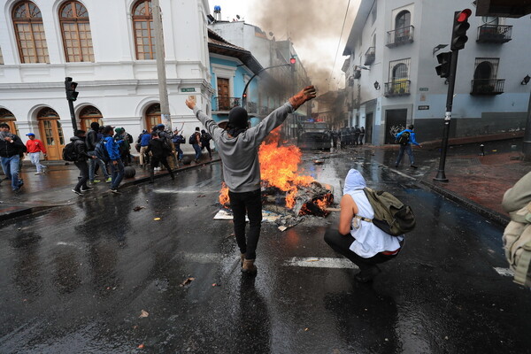 Αναβρασμός στον Ισημερινό: Εκατοντάδες συλλήψεις σε διαδηλώσεις για τις τιμές των καυσίμων
