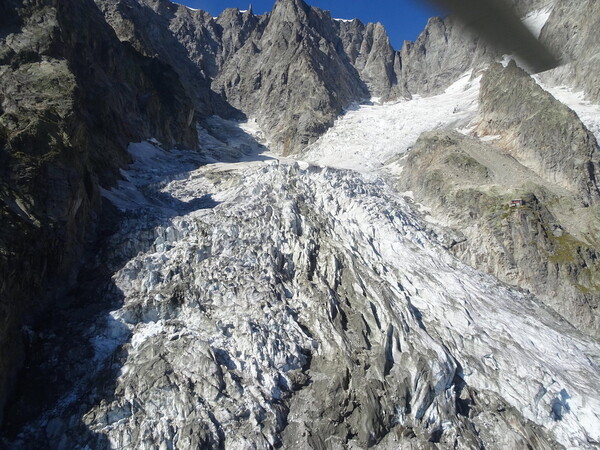Ιταλία: Παγετώνας του Λευκού Όρους ετοιμάζεται να καταρρεύσει - Έκκληση Κόντε για δράση κατά της κλιματικής αλλαγής