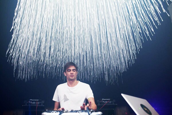 Ο Jon Hopkins απαιτεί την προσοχή σου στο πρώτο Sonar Athens