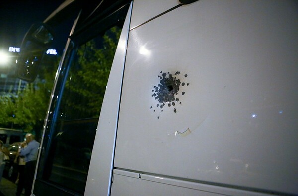 Πυροβολισμοί στο Κάραβελ: Παραδόθηκε ο δράστης με την καραμπίνα