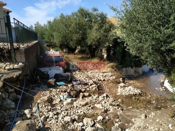 Κεφαλονιά: Σπίτια, ζώα και αυτοκίνητα κάτω από τόνους λάσπης