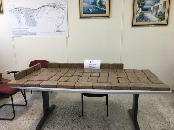 Πειραιάς: 700 κιλά κοκαΐνης κρυμμένα σε κοντέινερ με μπανάνες από το Εκουαδόρ