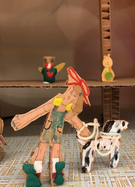 Η βιτρίνα του πωλητηρίου του Μουσείου Μπενάκη στην Κριεζώτου εμπνέεται από ένα παραμύθι