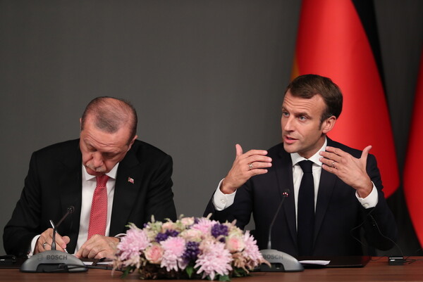 Ο Μακρόν κάλεσε την Τουρκία να τερματίσει «το συντομότερο δυνατόν» την επίθεση στη Συρία