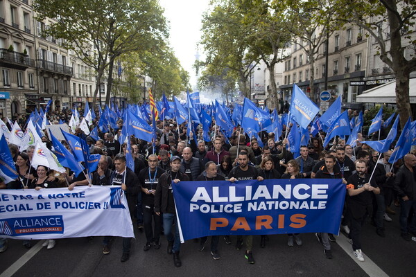 Παρίσι: Πορεία «οργής« των αστυνομικών για τις αυτοκτονίες συναδέλφων και τις απλήρωτες υπερωρίες