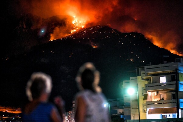 Μαυρισμένη γη σε Ζάκυνθο και Λουτράκι: Χιλιάδες στρέμματα έγιναν στάχτη - Τι κατέγραψε δορυφόρος