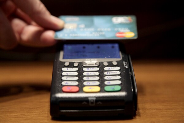 Τι αλλάζει σε πληρωμές με κάρτες - Νέες απαιτήσεις ασφαλείας στις συναλλαγές