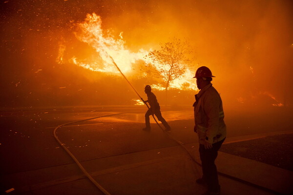 Πυρκαγιά στην Καλιφόρνια: Ένας νεκρός - 5.000 άνθρωποι απομακρύνθηκαν από τα σπίτια τους
