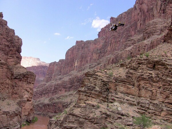 Άνδρας σκοτώθηκε κάνοντας skydiving κοντά στο Grand Canyon