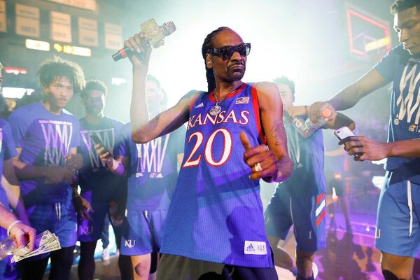 Κάλεσαν τον Snoop Dog για συναυλία σε πανεπιστήμιο - Μετά ζήτησαν συγγνώμη γι' αυτό που έγινε