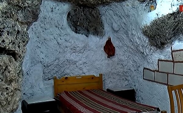 Θέλει να βάλει στην Airbnb τις σπηλιές όπου έζησαν λεπροί στην Κρήτη