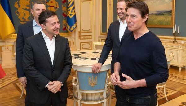 Στην Ουκρανία ο Τομ Κρουζ - Η απάντηση του ηθοποιού στο «Είσαι ωραίος!» του προέδρου Ζελένσκι