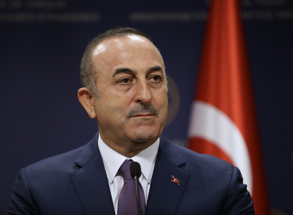 Ο Τσαβούσογλου ξεκαθαρίζει: «Η παύση της τουρκικής στρατιωτικής επιχείρησης δεν είναι εκεχειρία»