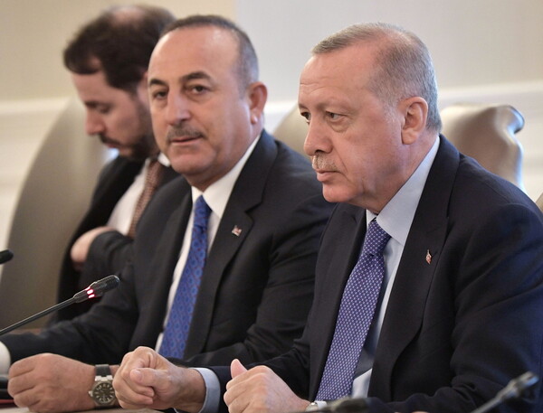 Τσαβούσογλου: Η Τουρκία θα ενημερώσει όλες τις εμπλεκόμενες χώρες για την επίθεση στη Συρία