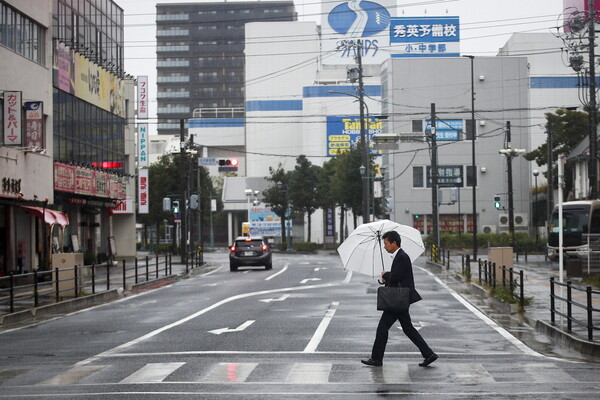 Ο τυφώνας Χαγκίμπις απειλεί την Ιαπωνία - Χιλιάδες άνθρωποι εγκατέλειψαν τα σπίτια τους