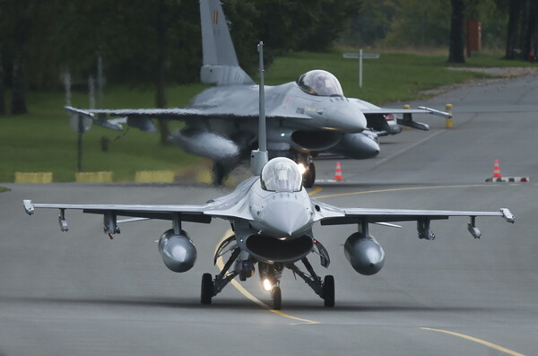 Συντριβή F-16 στη Γαλλία: Διασώθηκαν οι δύο πιλότοι του αεροσκάφους