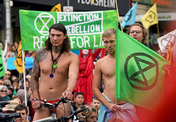 Extinction Rebellion και στην Αθήνα: Οι επαναστάτες οικολόγοι που κινητοποίησαν όλον τον πλανήτη για την κλιματική αλλαγή