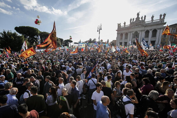 Συγκέντρωση χιλιάδων δεξιών και ακροδεξιών στη Ρώμη με επικεφαλής τον Σαλβίνι