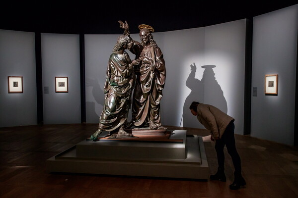 Το Λούβρο ανοίγει σήμερα τις πύλες του για την μεγάλη έκθεση Λεονάρντο Ντα Βίντσι - Εντυπωσιακές φωτογραφίες