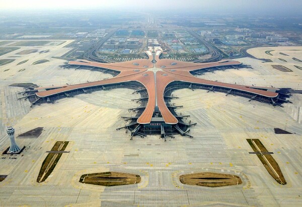 Κίνα: Ξεκίνησαν οι διεθνείς πτήσεις στο γιγαντιαίο αεροδρόμιο του Πεκίνου