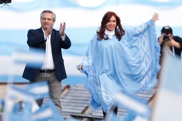 Εκλογές στην Αργεντινή: Φαβορί για νίκη από τον Α' γύρο ο περονιστής Φερνάντες