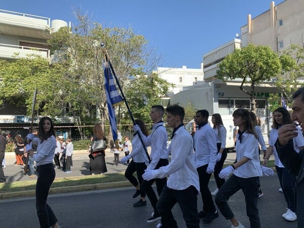 Με τα πόδια ήρθε στην Ελλάδα ο παραστάτης από το Μπαγκλαντές: «Τιμή να είμαι δίπλα στη σημαία»