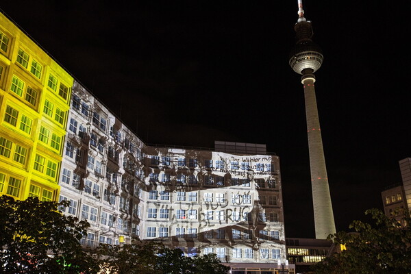 Γερμανία: Το Βερολίνο γιορτάζει τα 30 χρόνια από την πτώση του Τείχους με ένα υπαίθριο φεστιβάλ