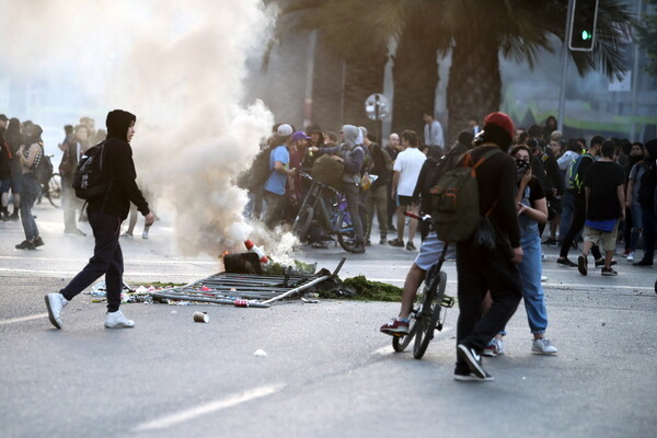 Χιλή :Σε κατάσταση έκτακτης ανάγκης το Σαντιάγο - Χάος από τα επεισόδια για την αύξηση του εισιτηρίου του μετρό