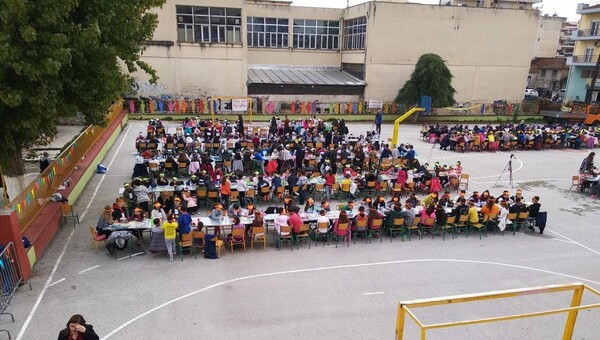 Δράμα: Μαθητές δημοτικού μπήκαν στα Ρεκόρ Γκίνες παίζοντας τον μεγαλύτερο «Γκρινιάρη»