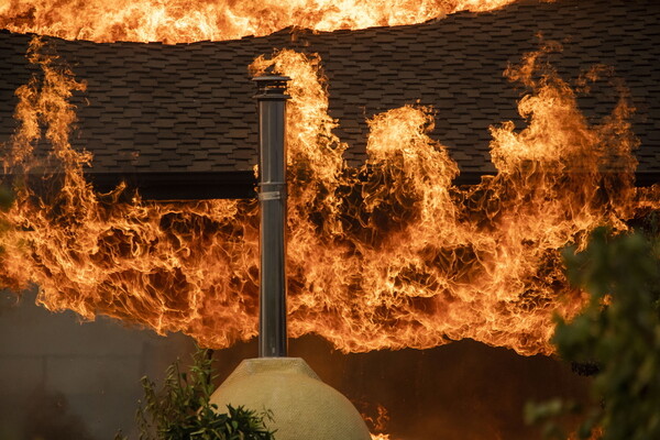 Πυρκαγιά κατακαίει αμπελώνες στην Καλιφόρνια - Απομακρύνθηκαν εκατοντάδες κάτοικοι
