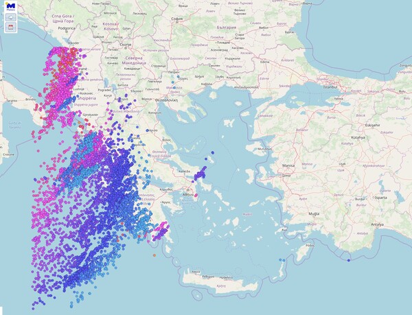 Σφοδρή κακοκαιρία: Περίπου 3.500 κεραυνοί μέχρι το μεσημέρι - Που έπεσαν οι περισσότεροι