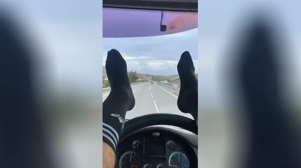 Κύπρος: Μετά την οργή, κατέβασε τελικά το βίντεο που τον έδειχνε να οδηγεί με τα πόδια