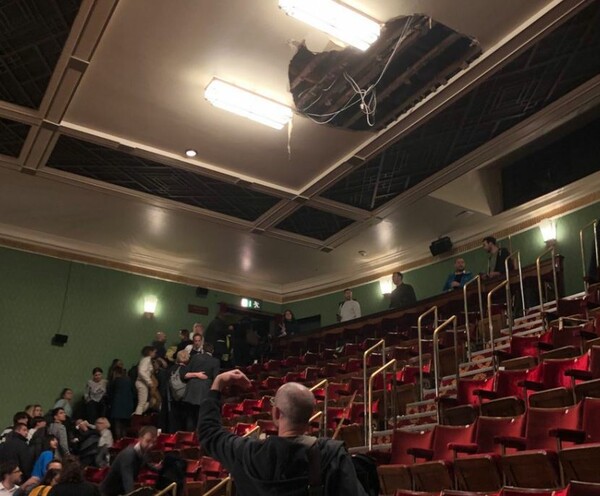 Λονδίνο: Κατέρρευσε οροφή θεάτρου - Τραυματίστηκαν θεατές