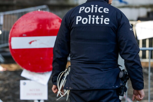 Βέλγιο: 20 μετανάστες εντοπίστηκαν κρυμμένοι σε 2 φορτηγά
