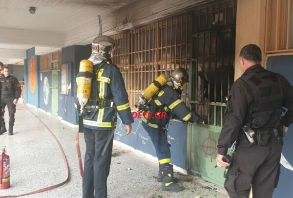 Έριξαν βόμβες μολότοφ σε γραφεία σχολείων στην Πάτρα - Μεγάλες φθορές και υλικές ζημιές