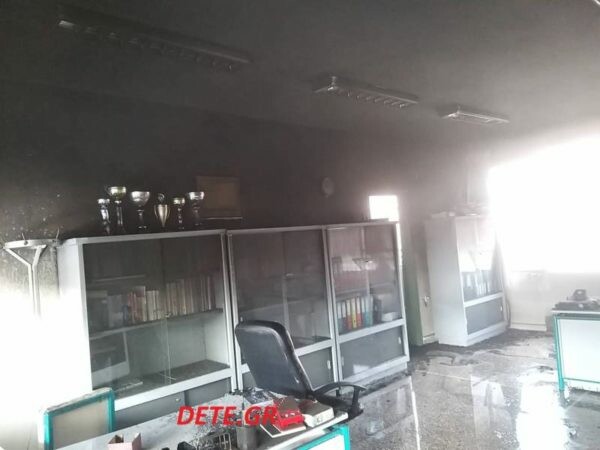 Έριξαν βόμβες μολότοφ σε γραφεία σχολείων στην Πάτρα - Μεγάλες φθορές και υλικές ζημιές
