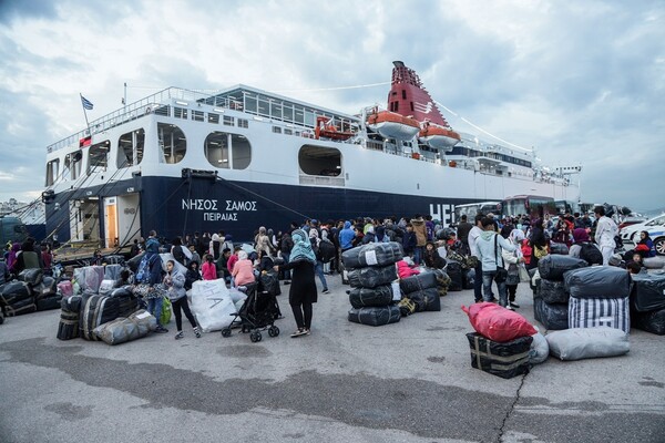 Στον Πειραιά μετανάστες και πρόσφυγες από Λέσβο, Χίο και Λέρο