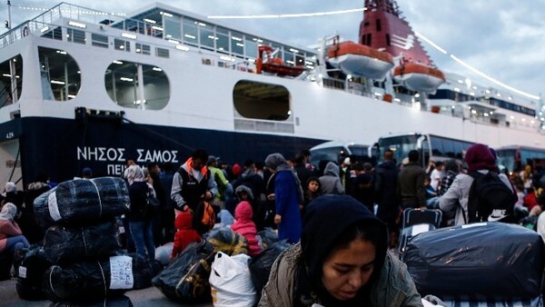 Στον Πειραιά τρία πλοία με πρόσφυγες και μετανάστες από Μυτιλήνη, Χίο, Κω και Λέρο