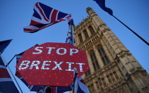 Τζόνσον για Brexit: Αναστέλλεται η εξέταση της συμφωνίας έως ότου η ΕΕ αποφασίσει για την αναβολή