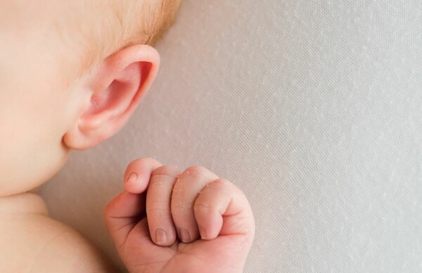 Η γέννηση ενός μωρού χωρίς πρόσωπο προκαλεί αντιδράσεις στην Πορτογαλία