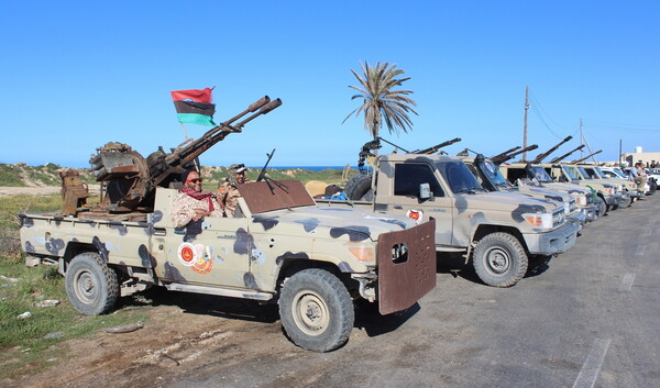 Ραγδαίες εξελίξεις στη Λιβύη: Ο Σάρατζ διέταξε κατάπαυση πυρός