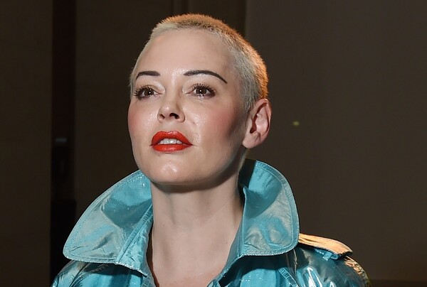 Η Rose McGowan κατηγορεί τον οσκαρικό σκηνοθέτη Αλεξάντερ Πέιν για σεξουαλική παρενόχληση - «Ήμουν 15 ετών»