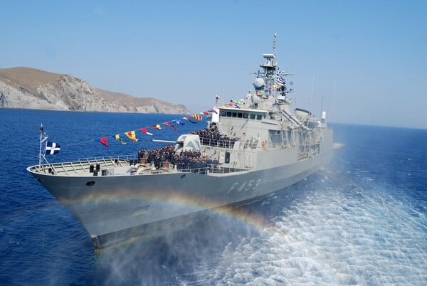 Κρήτη: Ντελίβερι εν πλω στο πλήρωμα της φρεγάτας ΣΠΕΤΣΑΙ - Σουβλάκια και ροφήματα με αλόη
