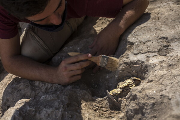 Ισραήλ: Νεαροί ανακάλυψαν σπάνια χρυσά νομίσματα - Ήταν θαμμένα για 1.100 χρόνια