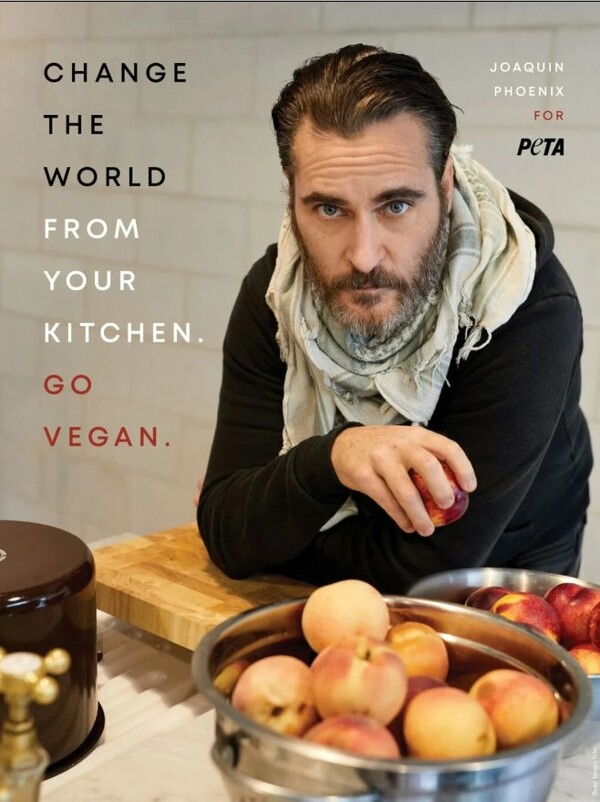 «Αλλάξτε τον κόσμο από την κουζίνα σας»- Ο Χοακίν Φίνιξ καλεί τους πάντες να γίνουν vegan