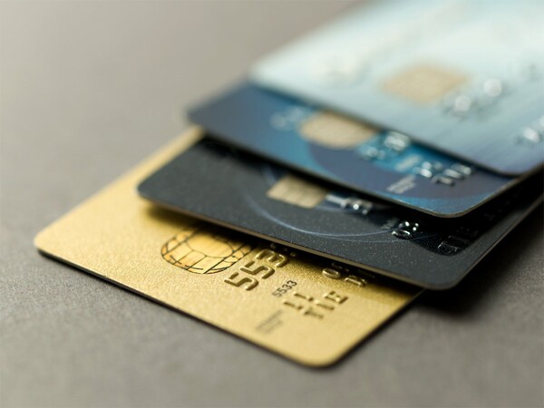 Η Ιαπωνία ξεμένει από αριθμούς για νέες πιστωτικές κάρτες- «Εκτόξευση» των διαδικτυακών αγορών
